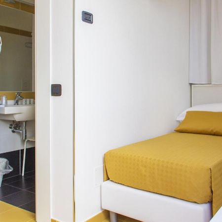 Hotel Villa Chiara テッラチーナ エクステリア 写真