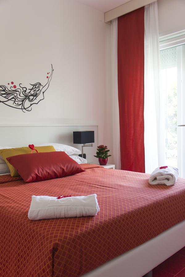 Hotel Villa Chiara テッラチーナ エクステリア 写真