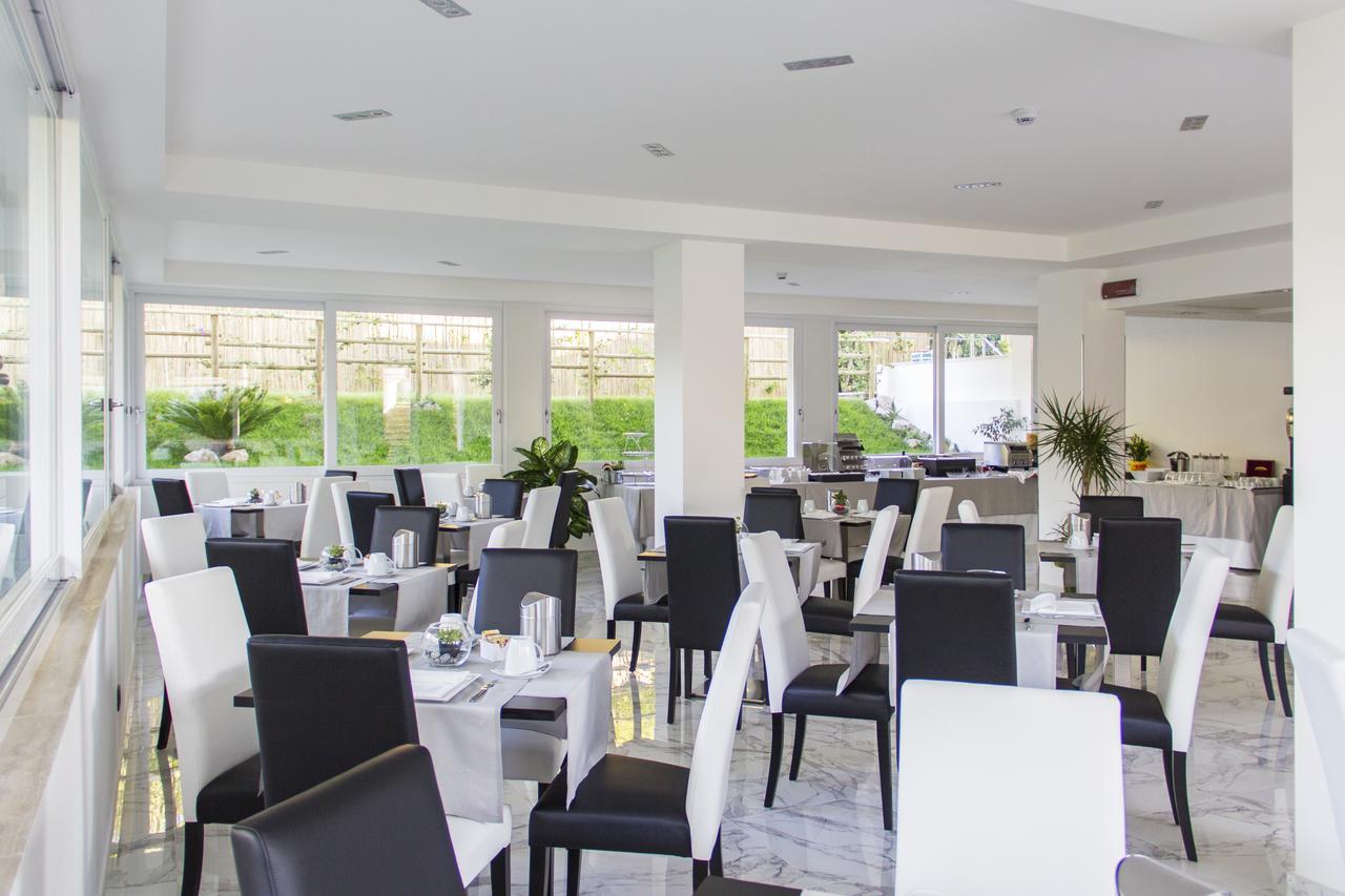 Hotel Villa Chiara テッラチーナ エクステリア 写真